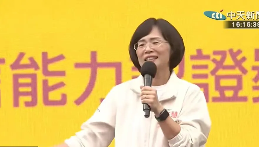 感動到掉淚？蘇巧慧笑回：雨太大啦！戴眼鏡的人都要整理一下