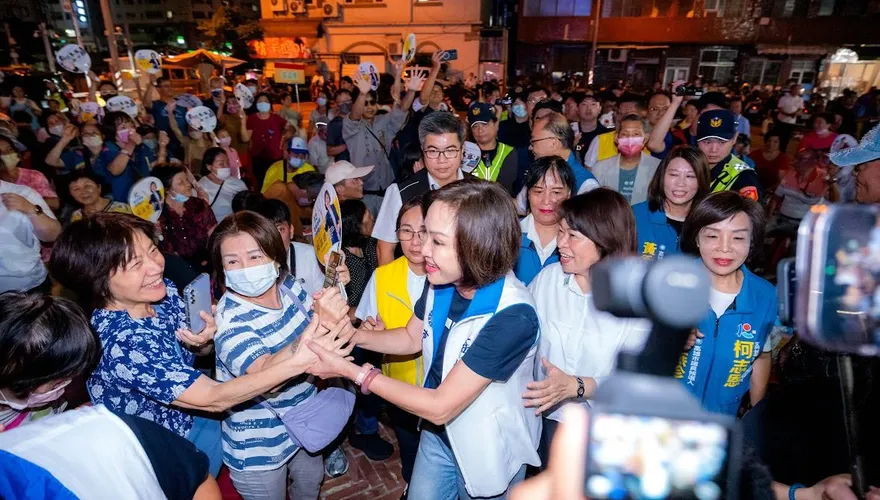 重返4年前廟口起點！柯志恩三鳳宮開講吸破千人　黃敏惠現身相挺