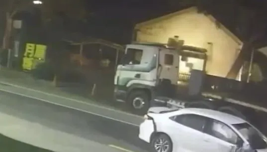 影/台中男猛撞靜止聯結車！32歲男「搖晃下車」被抓包毒駕