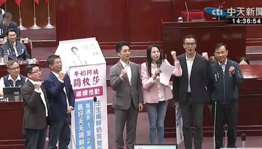 影/「生生喝鮮奶」再加碼！蔣萬安：明年擬增至每週2瓶