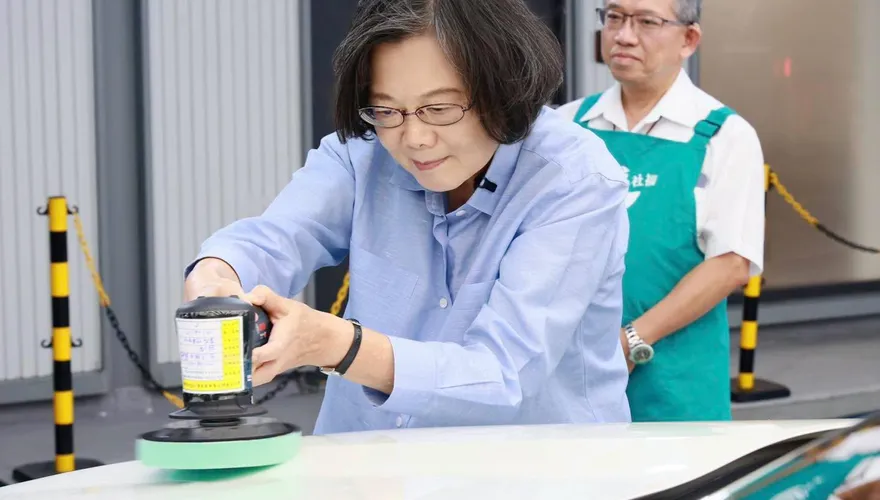 藍綠互罵「棄單」　蔡英文發聲：不要只有過節才想到庇護工場