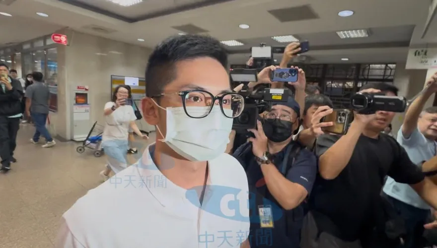 影/變裝水手頭躲媒體！龔益霆涉性侵案辯：女星未拒絕