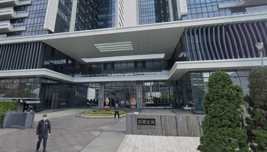 駛進「張忠謀豪宅」逆向挨罰5萬　司機求高抬貴手：是我整月薪水