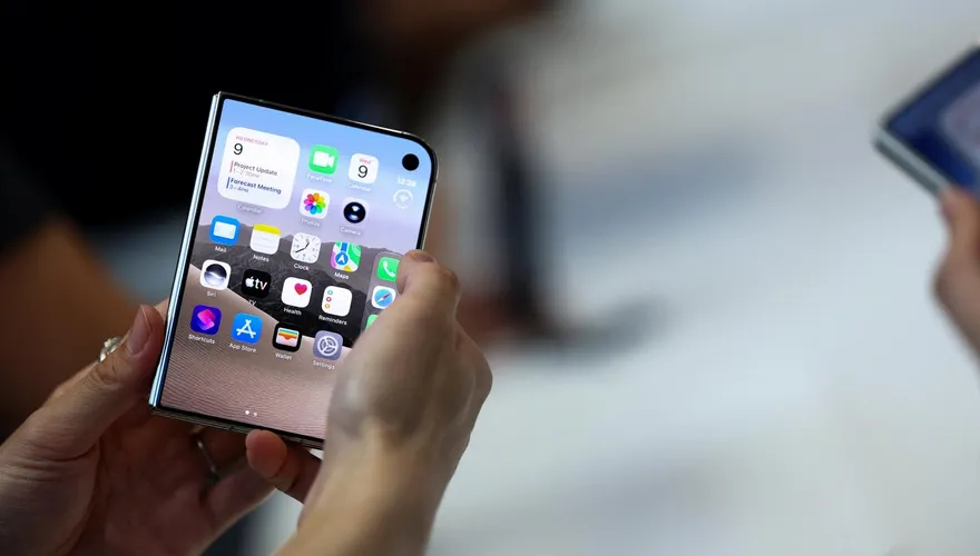 太狂！陸影音公司豪送「每人一台iPhone Duo」　實習生也有份