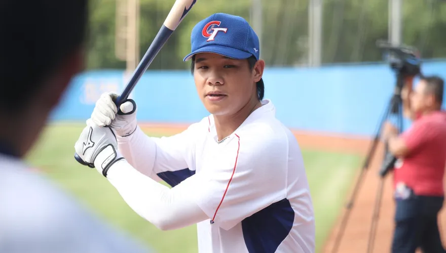 黃韋盛首披中華隊戰袍　平野惠一叮嚀「想像我臉很臭的樣子」