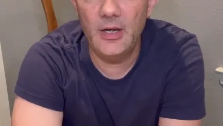 曾配《航海王》、《七龍珠》！美資深配音員麥法蘭病逝　享年56歲