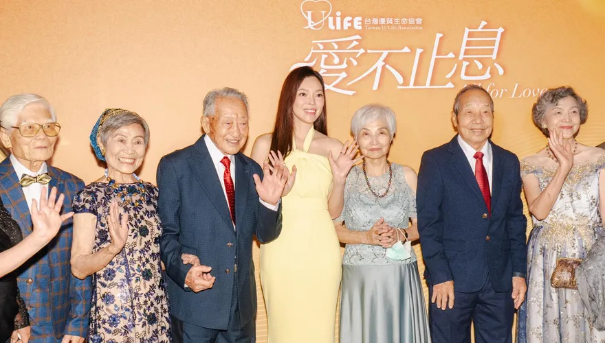 郭台銘爆緋聞後首露面！曾馨瑩被問「和好了嗎」 真實反應曝光