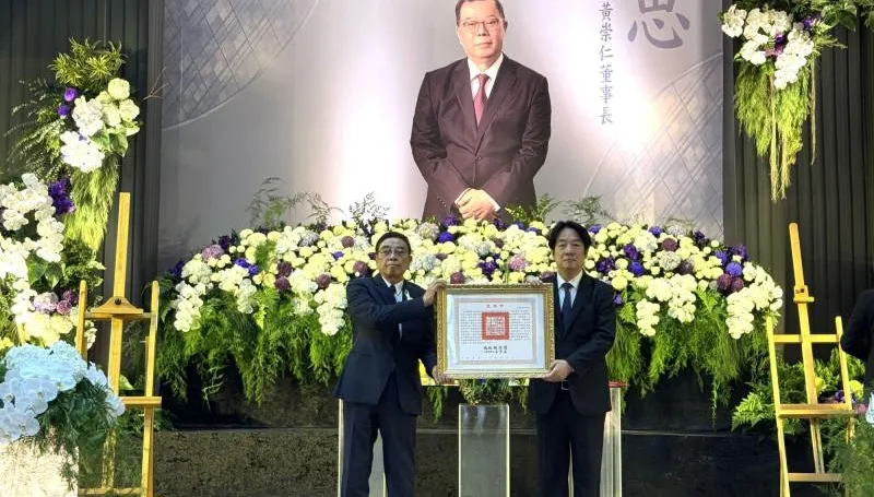 黃崇仁告別式千人送行！賴清德親頒褒揚令　追憶他「絕不放棄」
