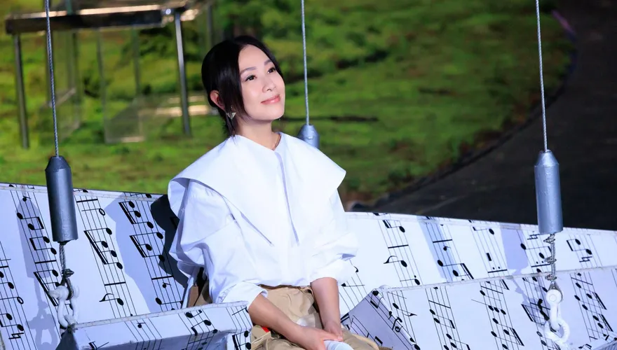 直擊/劉若英「借」五月天恐龍登高雄！不怕被嫌幼稚：代表有人疼