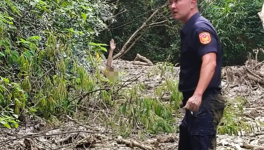 影/失聯4天！高雄男深陷泥淖「只露一顆頭」　警找到人了