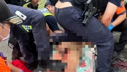 影/台南麻豆爆隨機砍人！男揮刀傷2婦人　警開2槍制伏