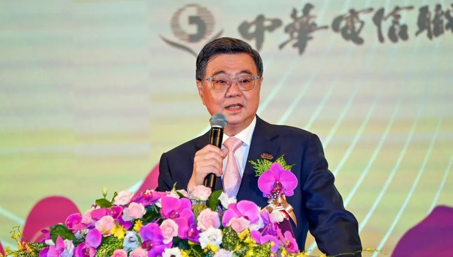 72對新人證婚！卓榮泰催生：明年生一胎月領5千、雙胞胎雙份