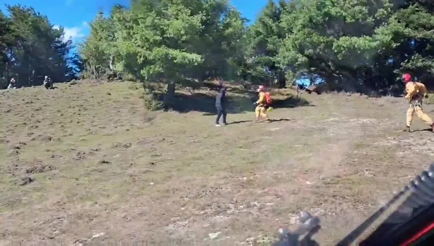 影/南投男登駒盆山遭落石砸頭！空勤黑鷹吊掛送醫