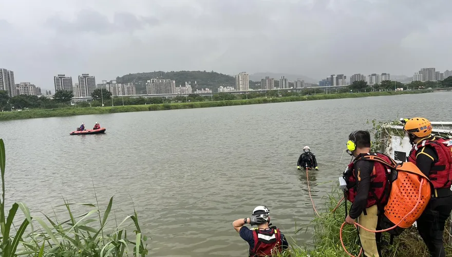 蘆洲微風運河驚傳浮屍！30多歲男落水身亡　身分待查