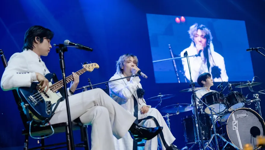 FTISLAND高雄開唱大跳震胸舞！李洪基爆肌繞場　台上嗑柚子超嗨