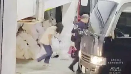 影/為男友狠轟正宮！台灣首位女槍手羈押「狂奔上囚車」