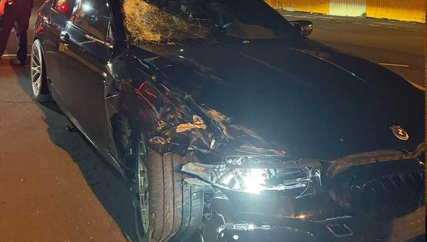 碰！台南BMW男載17歲妹疑超速撞電動車　7旬翁喪命