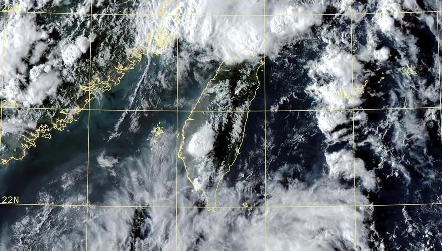 東北風增強！8級強風狂掃「12縣市」　防鐵皮招牌砸落