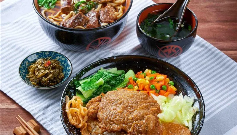 外食族省錢必看！三商巧福牛肉麵降價、拿坡里披薩199殺翻