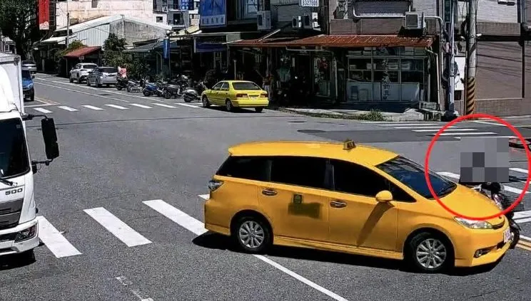 影/花蓮計程車路口迴轉撞機車　女騎士遭輾過送醫不治