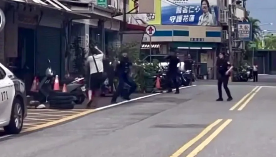 影/花蓮男持刀揮砍員警騎車逃逸　吉安爬窗遭圍捕落網