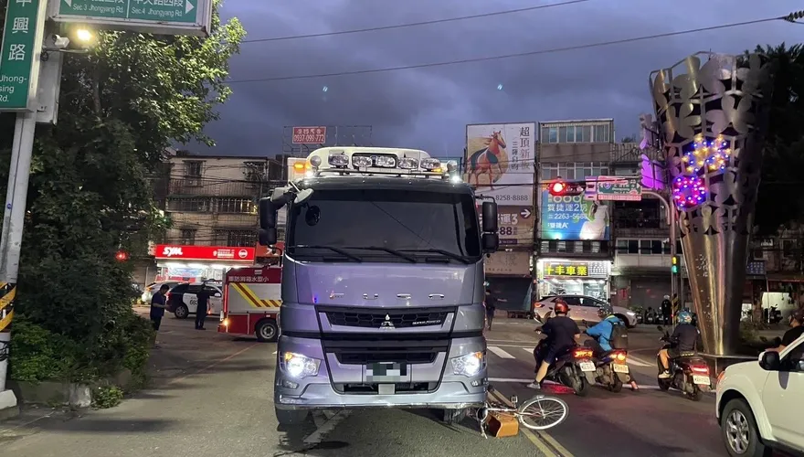 新北土城大貨車擦撞自行車　女騎士遭輾命危送醫不治