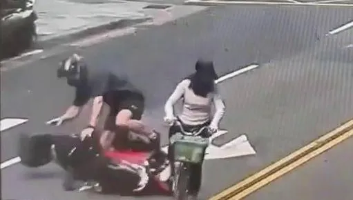 影/美籍藝人柯龍出事！遭鬼切單車女害摔車、還被嗆：怎不躲開