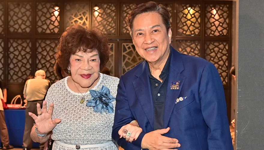 乾兒子遭傳偷吃許藍方！周遊露面突淚崩　曝他私下面：人不錯