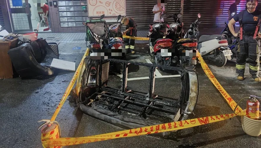 影/新北新莊暗夜火警4機車遭波及　警循線逮捕縱火男
