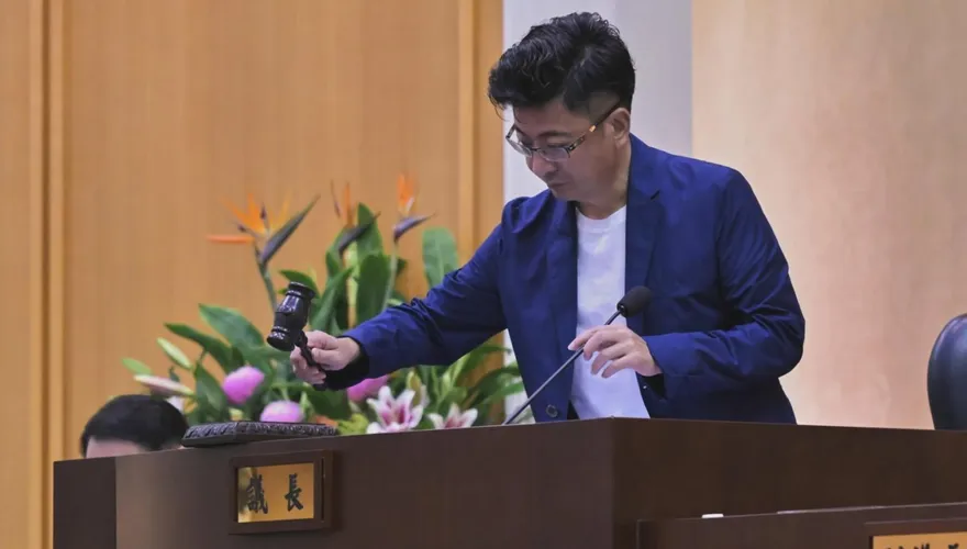 謝典霖罪嫌重大遭法官裁定羈押禁見！母親鄭汝芬100萬元交保