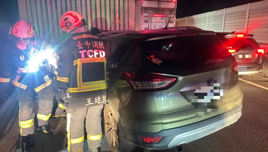 台61線休旅車追撞聯結車　48歲駕駛搶救不治