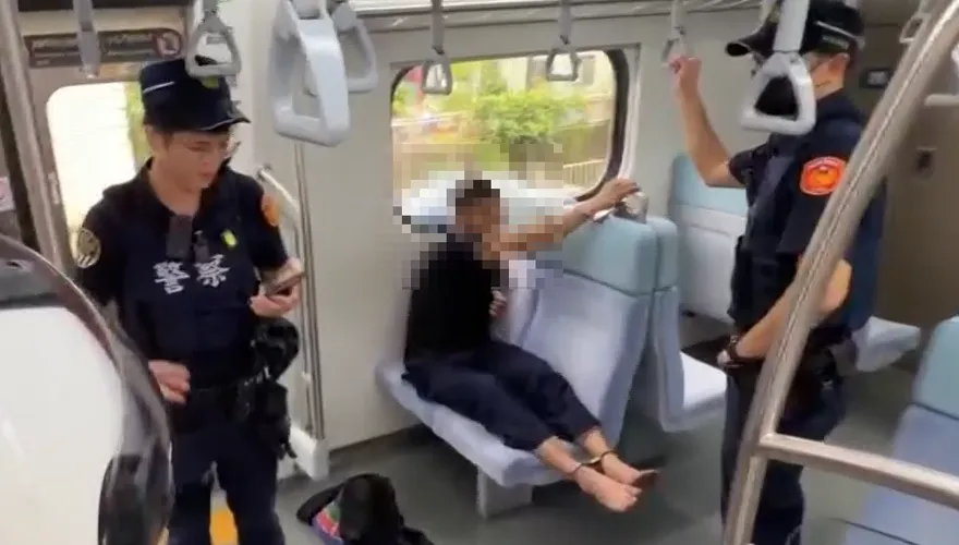疑坐過站抓狂！莽男竟拉下「車長閥」　拒捕後遭壓制