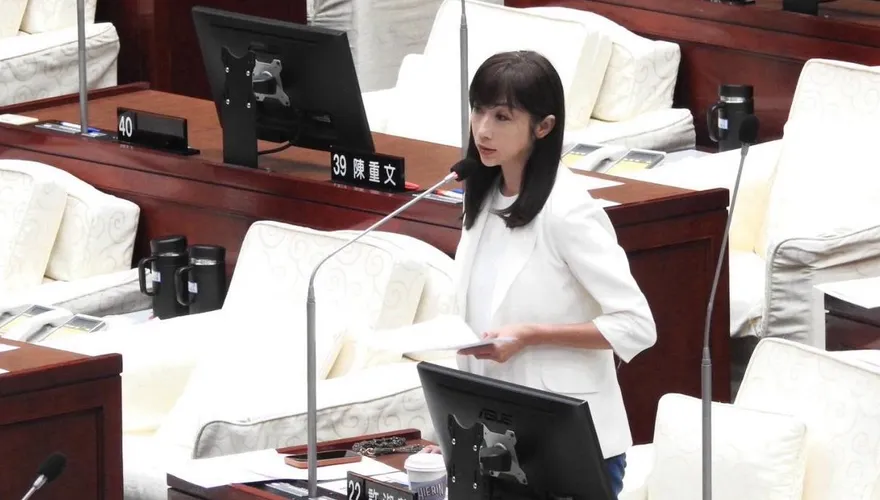 攤商擺沈伯洋文宣遭追殺？許淑華曬公文轟北市府：是在警告市民嗎