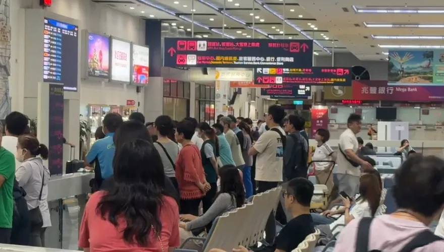 影/澳門航空疑遭鳥襲延誤！129名旅客滯留枯等　今上午起飛