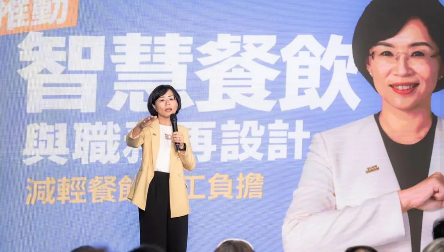 蘇巧慧感性喊「尤清冒雨站台」！呂家愷再打臉：要他搬走那晚也下大雨