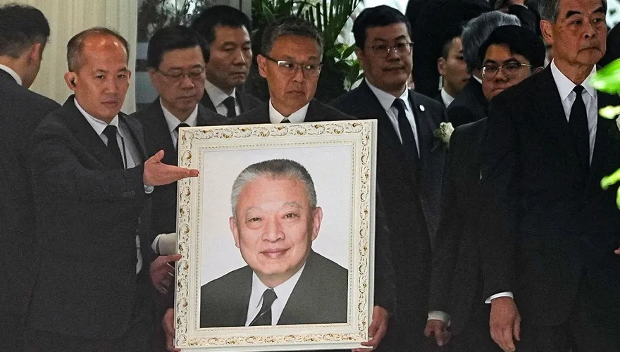 港首任特首董建華今出殯！靈柩「蓋五星旗」　石泰峰、夏寶龍出席