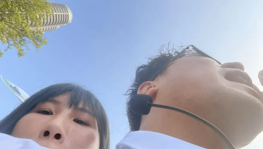 洋流內戰！前空姐參選人鼻孔貼沈伯洋　青鳥狂罵：花痴、愛蹭、綠茶