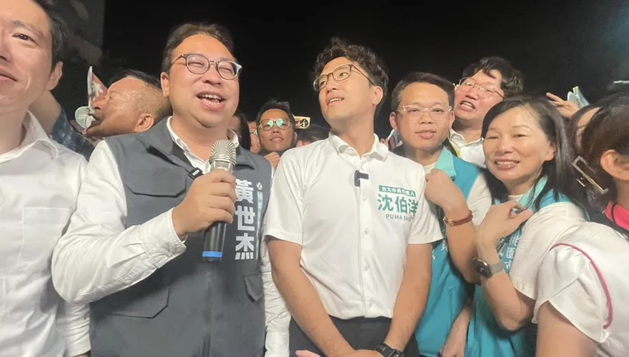 洋流席捲桃園！沈伯洋合體黃世杰　人潮塞爆中壢夜市