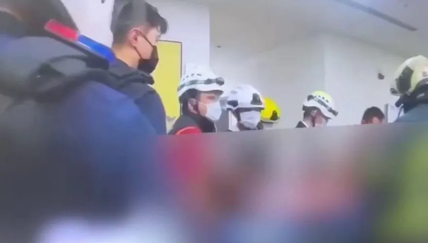 影/濺血畫面曝！富邦人壽業務遭砍命危　疑保戶持3刀行兇