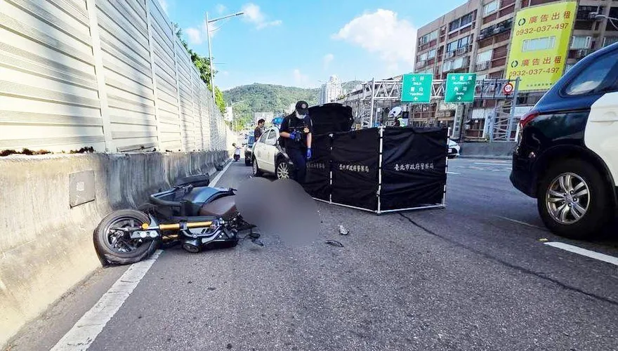 影/北市大直橋41歲女騎士遭砂石車當場輾斃　出事瞬間曝