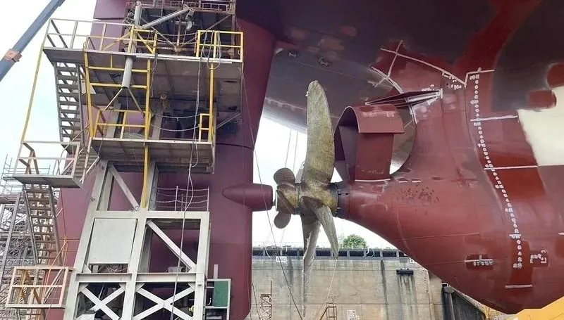 高雄小港台船工安意外！高空作業車升起　男工人遭夾頸慘死