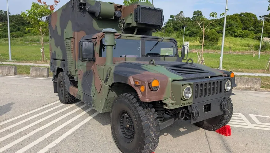可同時管制3輛火箭發射車　陸軍海馬士指管車首度公開