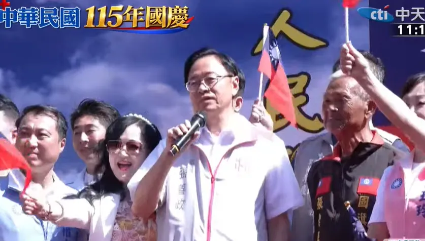 剛開刀仍砸40萬辦升旗　張善政探國旗屋老旺伯：全台看到愛國心