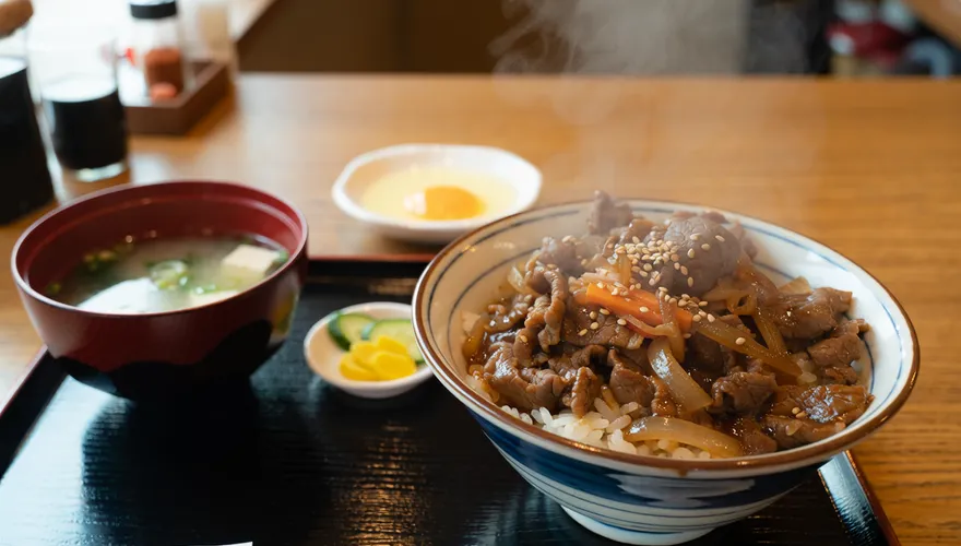福勝亭20年迎戰吉野家！豬排牛丼互尬　抽日本住宿券