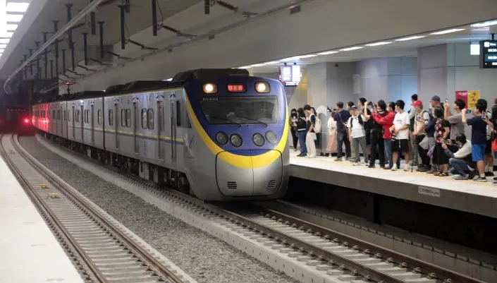 台南車站啟用首日爆粉塵多、廁所溢水　鐵道局：加強清理檢修