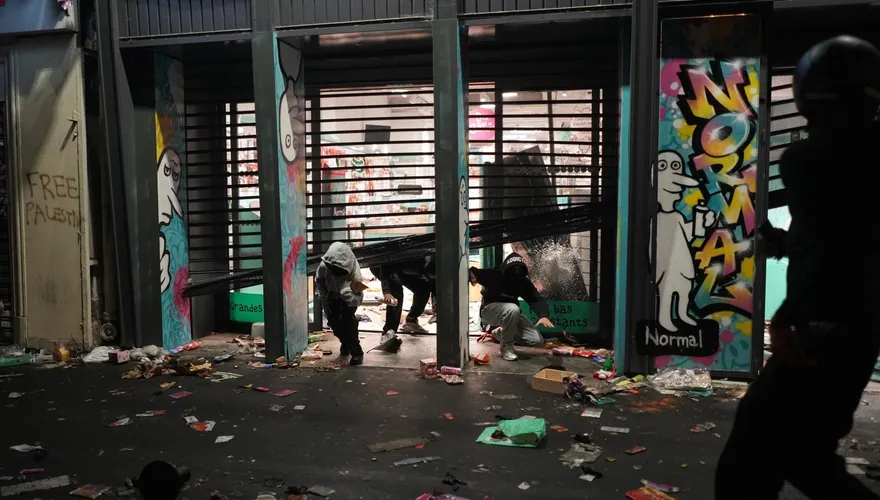 法國示威1200人被逮！商店遭瘋狂洗劫　珠寶、香菸「全搶光」