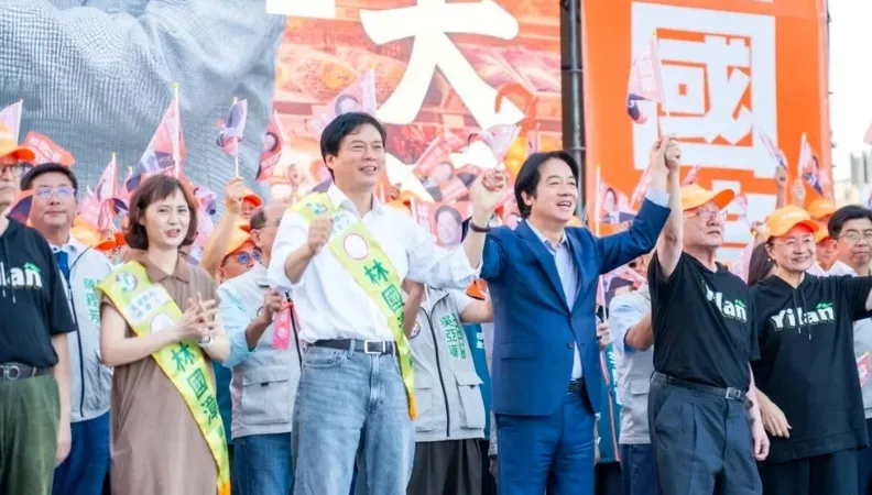 總統也怕雪隧塞車？賴清德罕見搭火車赴宜蘭　輔選林國漳