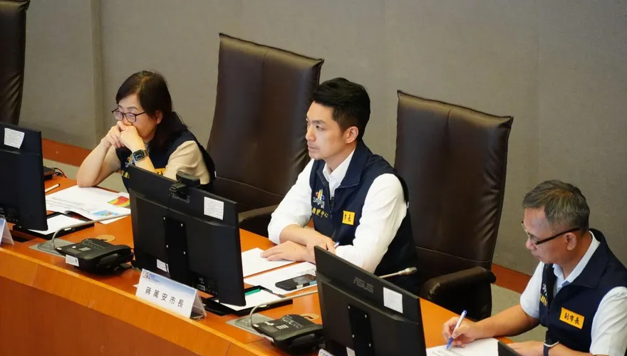 強颱薔琵逼近、影響最劇時間曝　蔣萬安主持整備會議鬆口颱風假考量