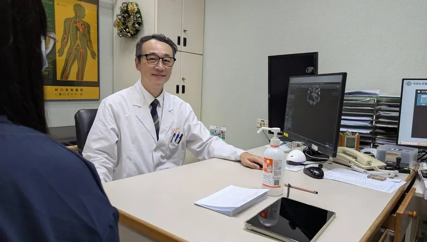 85歲老翁喘到就醫揪出肺腺癌！先換心臟瓣膜再切肺
