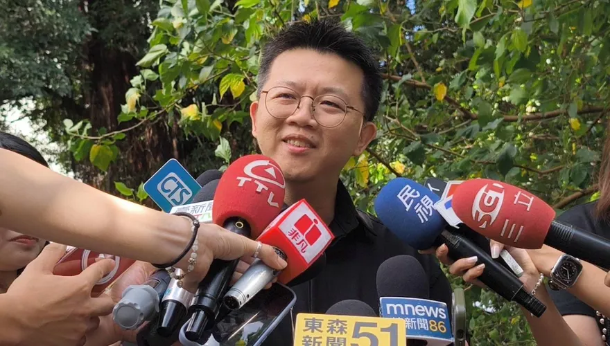 遭跨境鎮壓開車撞傷　黃逸豪：喜劇演員變成海賊王